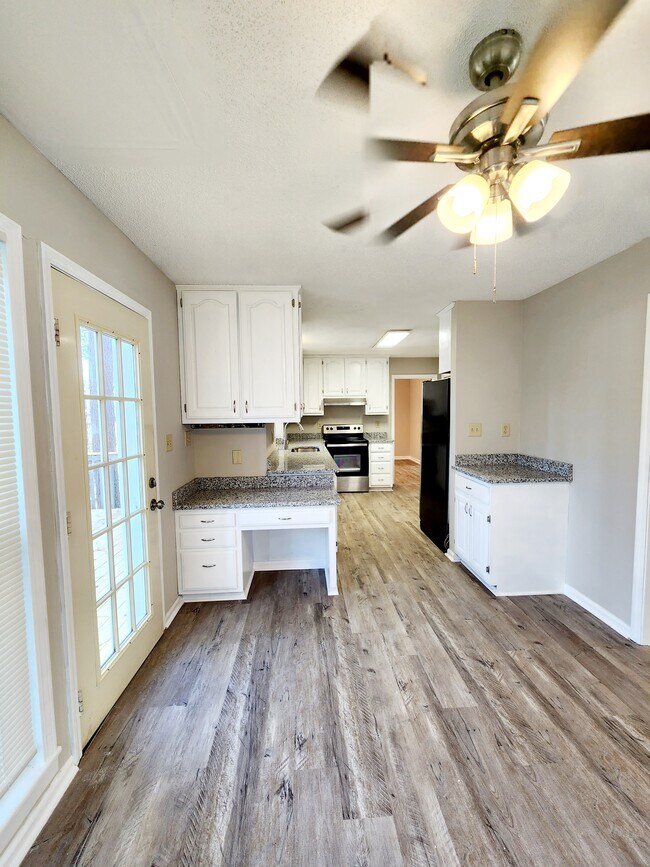 Foto del edificio - 12011 Bell Mountain Dr SW