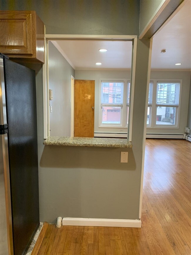 Building Photo - 307 Palisade Ave