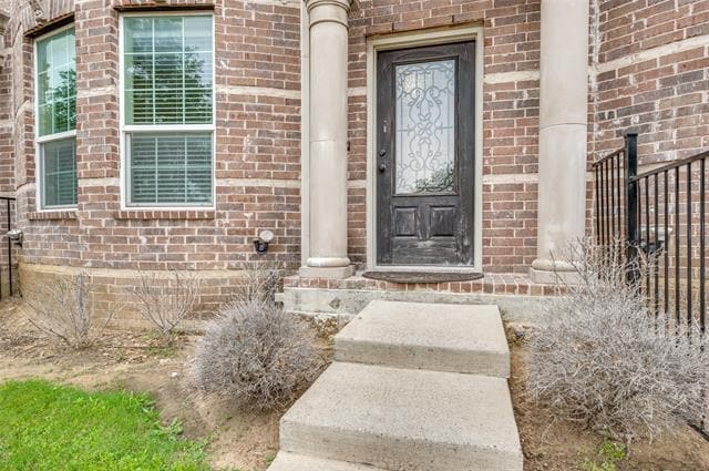 Building Photo - 2500 Rockbrook Dr