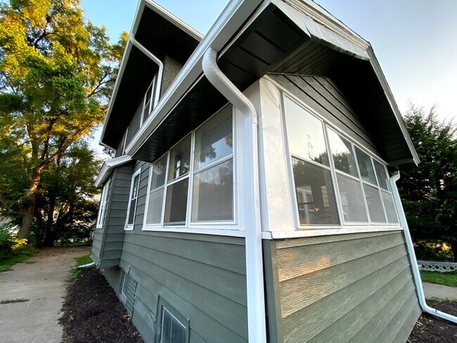Foto del edificio - Completed Updated 4 bedroom home