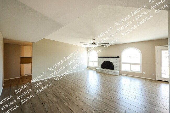 Building Photo - 10627 S 44th St