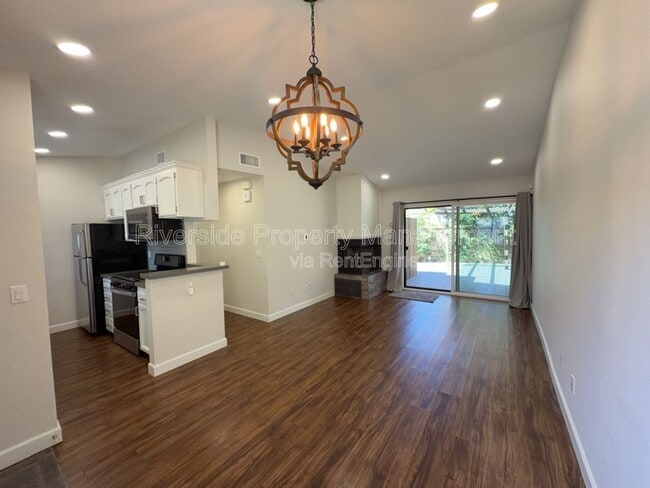 Photo - 9505 Arlington Ave Apartment