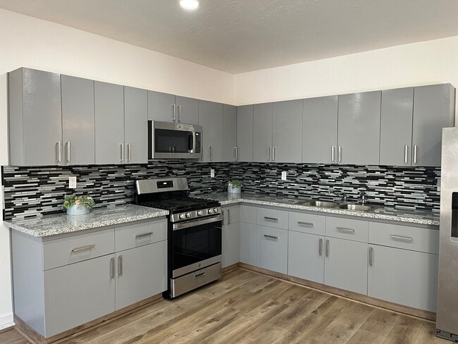 Foto del edificio - 4625 Quashnick Rd