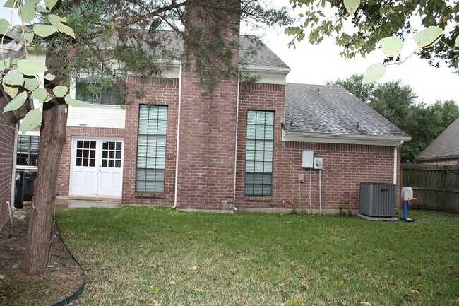 Foto del edificio - 2319 Mill Creek Dr