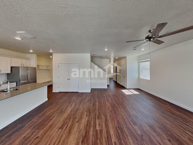 Building Photo - 7105 Woods Rose Dr