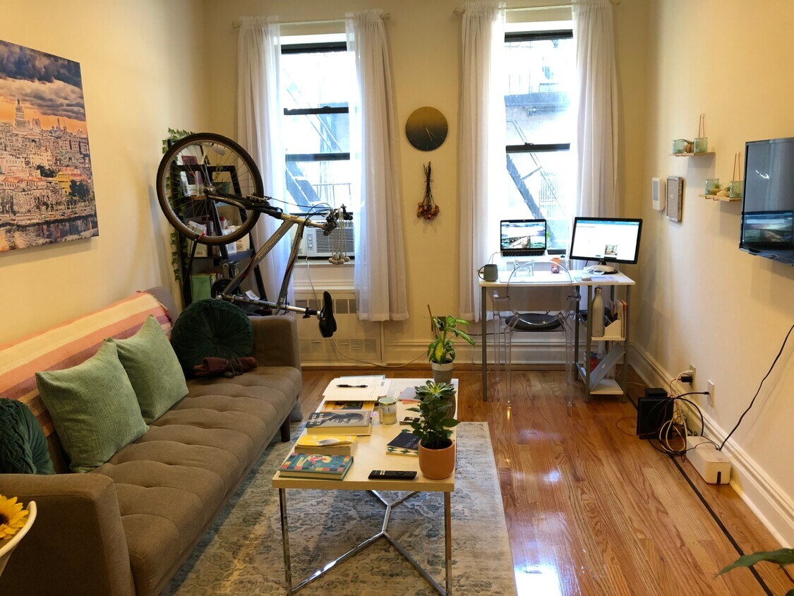 Foto principal - 326 E 34th St