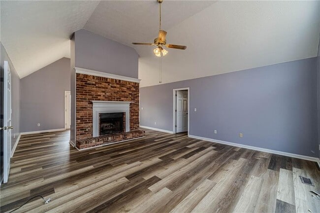 Foto del edificio - 3101 Brooks Dr