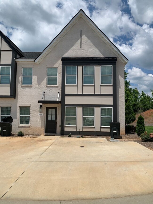 Building Photo - 2802 Ridge Crest Ct