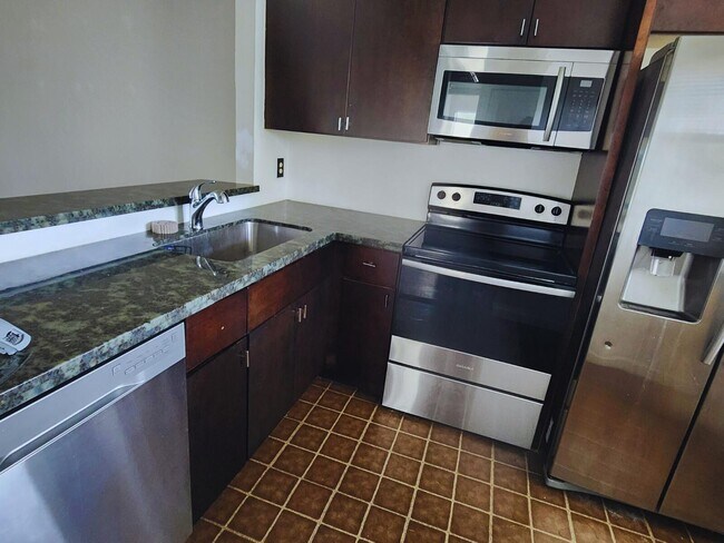 Foto del edificio - 7149 Golf Colony Ct