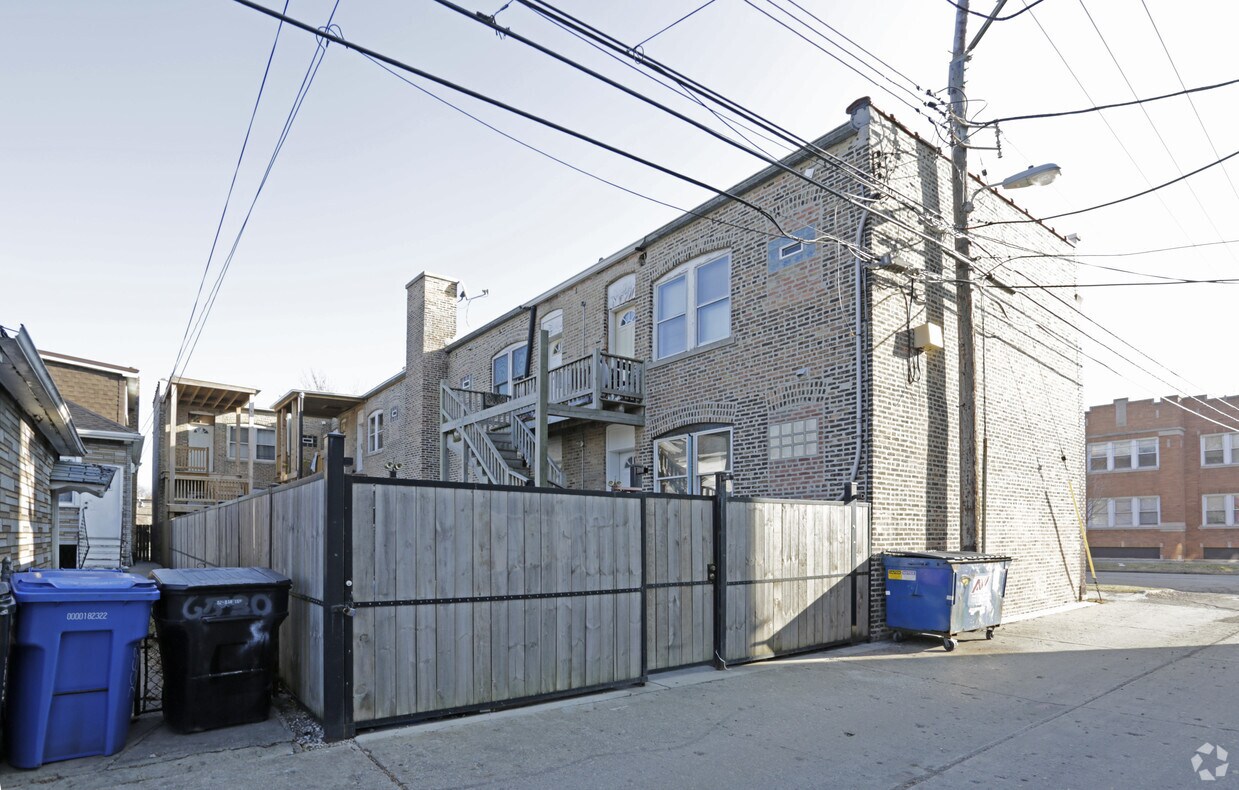 Building Photo - 6556 S Troy St