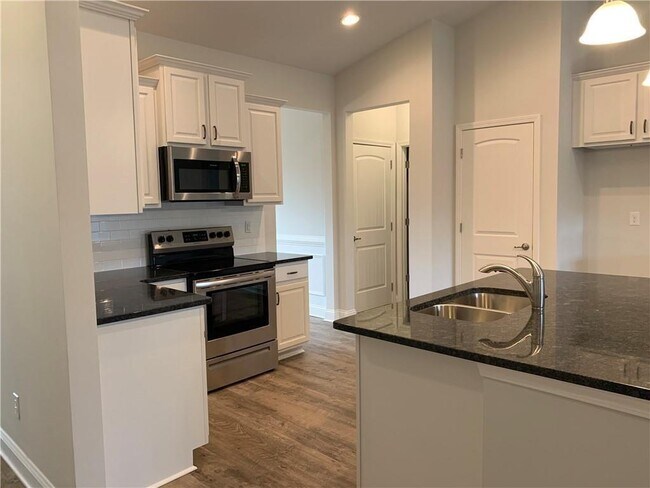Foto del edificio - 112 Hidden Pines Cir