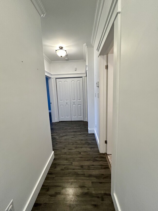 Building Photo - 20 Maureen Cres