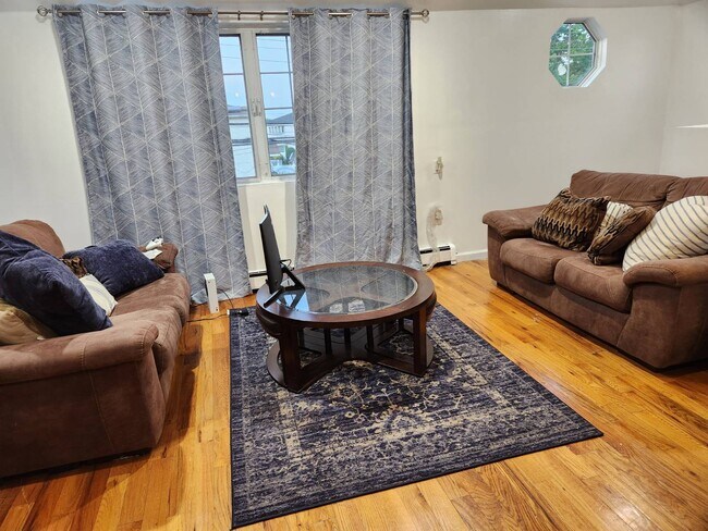 Foto del edificio - 230-48 144th Ave