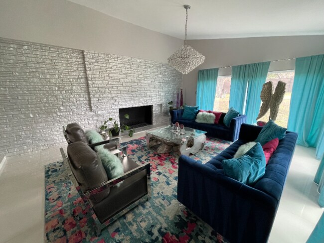 Foto del edificio - 3658 Mid Pines Drive