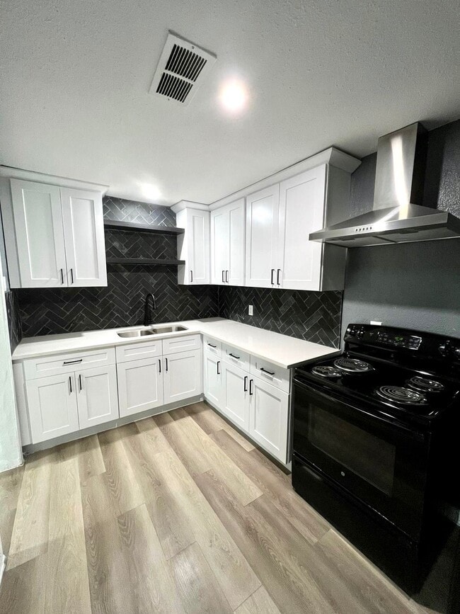 Foto del edificio - 2107 Garvey Dr