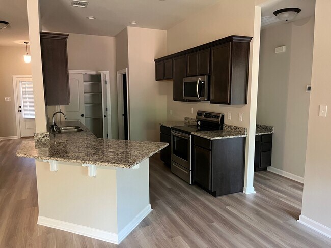Building Photo - 41287 Jolane Dr
