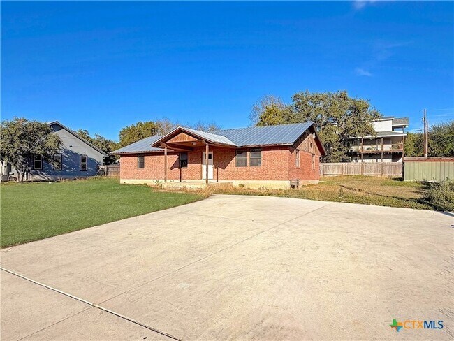 Foto del edificio - 1616 Lonesome