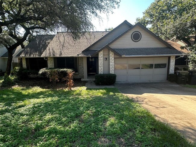Building Photo - 6811 Luckenbach Ln