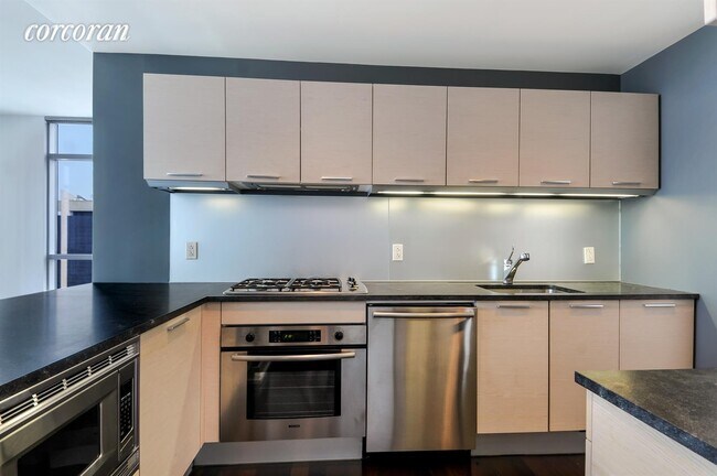 Building Photo - 350 W 42nd St