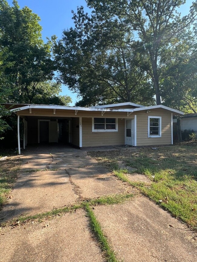 Building Photo - 544 Melrose St