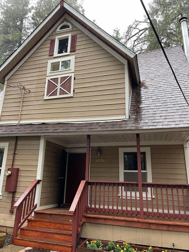 Building Photo - Stirling City Charmer-3 bed 1 bath, large ...