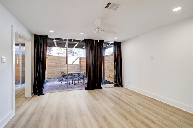 Building Photo - 1303 Vassar St