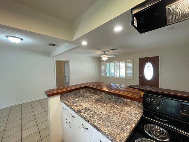 Building Photo - Charming 4 Bedroom, 3 Bathroom Home in Orl...
