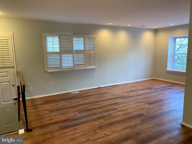 Foto del edificio - 9358 Neil Rd