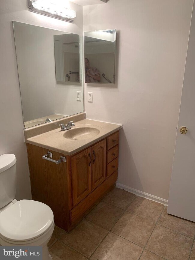 Building Photo - 129A Arden Ct