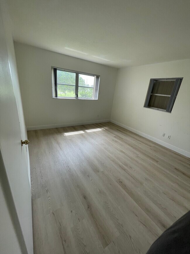 Foto del edificio - 2441 SW 82nd Ave