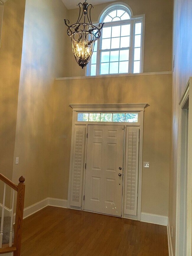 Building Photo - 933 Woody Hill Cir