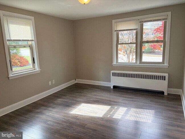 Foto del edificio - 1017 N York Rd