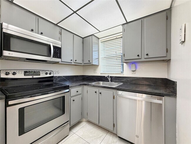 Foto del edificio - 3300 W Rolling Hills Cir