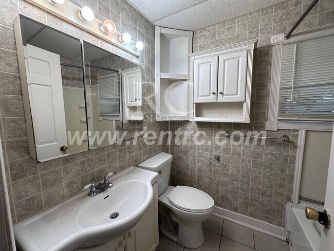 Foto del edificio - 705 Harmon-