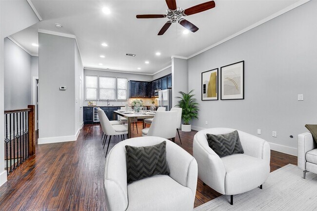 Foto del edificio - 4323 Dickason Ave