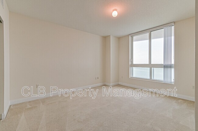 Building Photo - 241 Riverside Dr