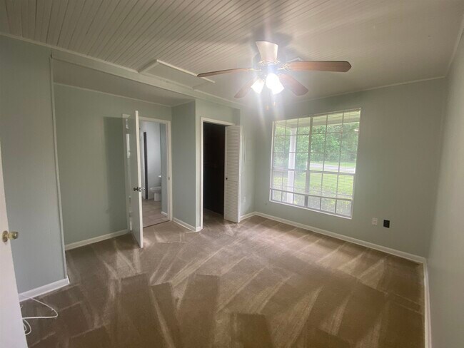 Building Photo - 1535 Coombs Dr