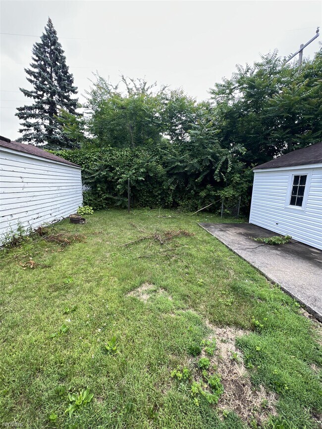 Foto del edificio - 3 br, 1 bath House - 17630 Huntington Road