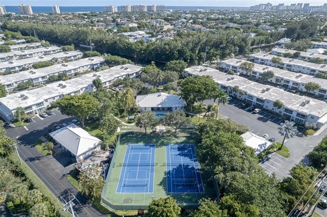 Building Photo - 6449 Bay Club Dr