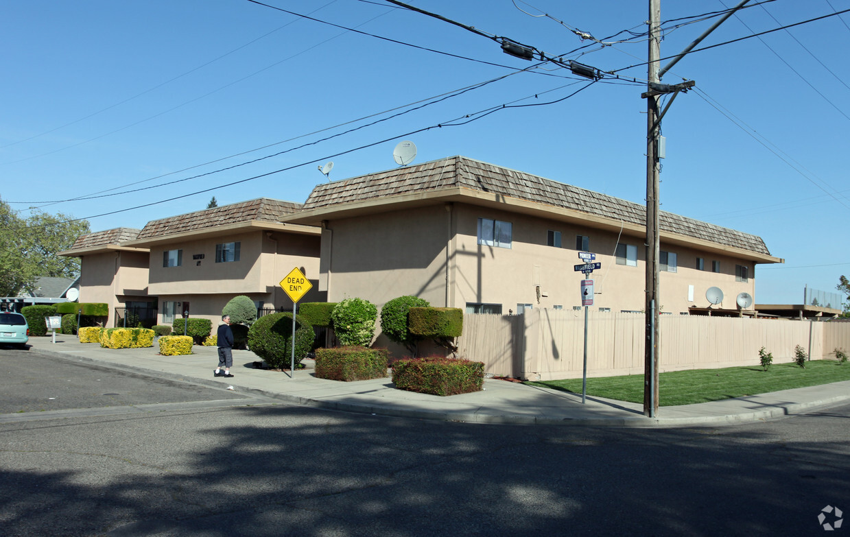 Primary Photo - 961 Wakefield Rd