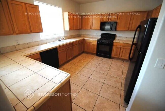 Foto del edificio - 1645 E Illini St