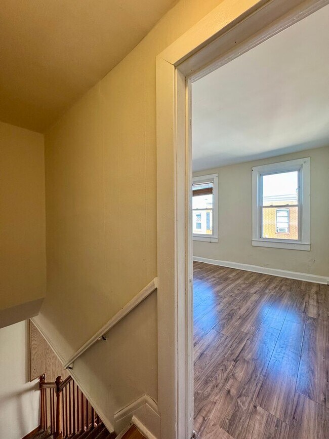 Foto del edificio - Charming 2 Bedroom/1 Bathroom Townhome in Ellwood Park–Monument neighborhood!