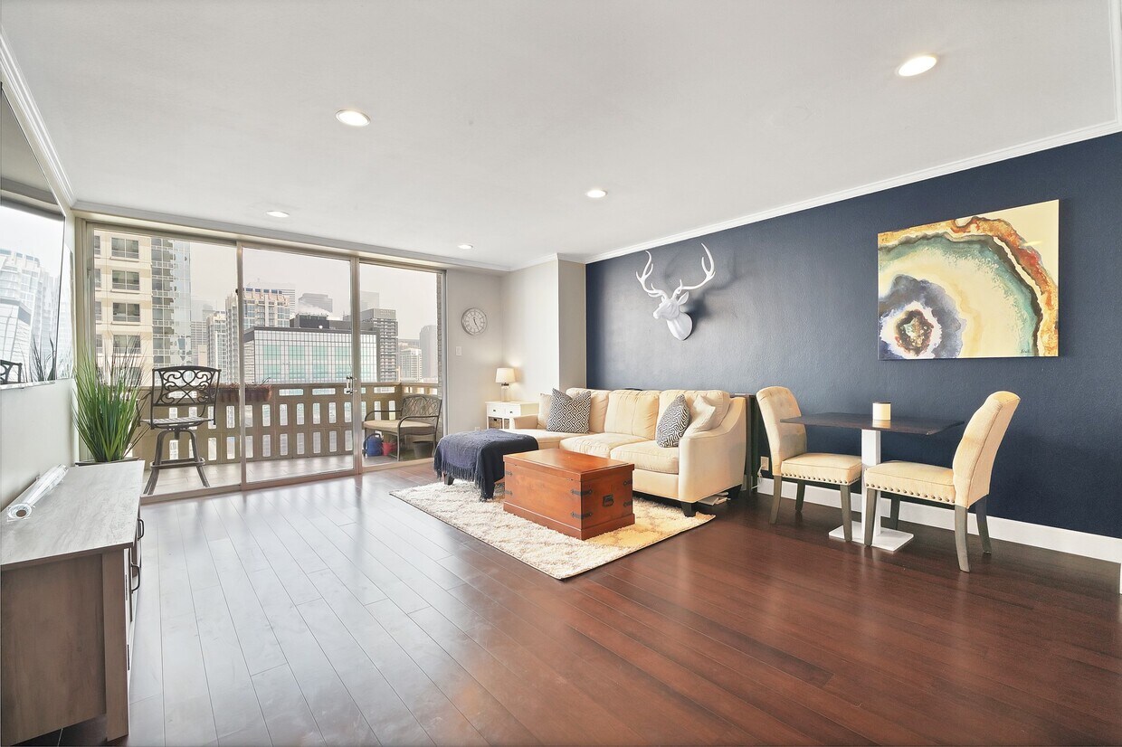 Primary Photo - 2016 Main St