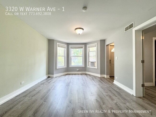 Foto del edificio - 3320 W Warner Ave