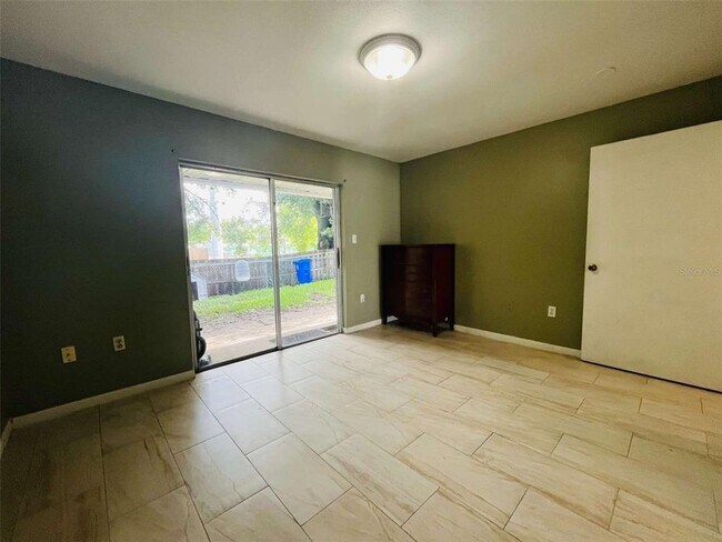 Foto del edificio - 214 N Chestnut Rd
