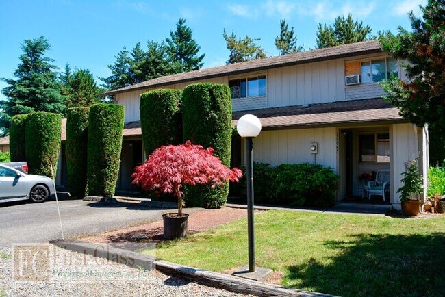 Foto del edificio - 19849 NW Rock Creek Blvd