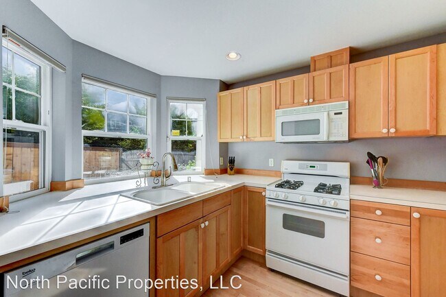 Building Photo - 2 br, 3 bath House - 707 23rd S
