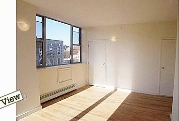 Building Photo - 444 Manhattan Ave