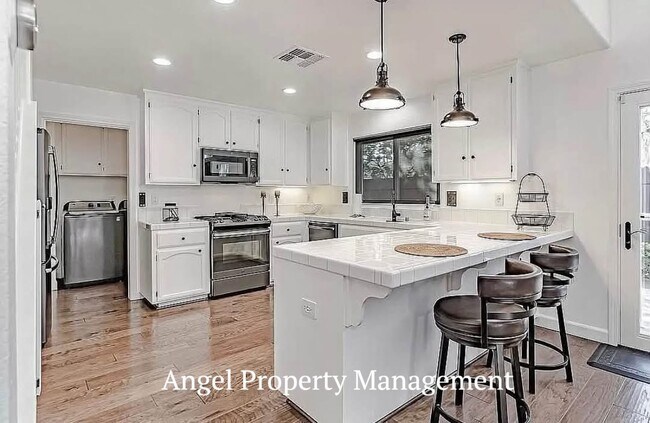 Foto del edificio - 2206 Halsey Cir