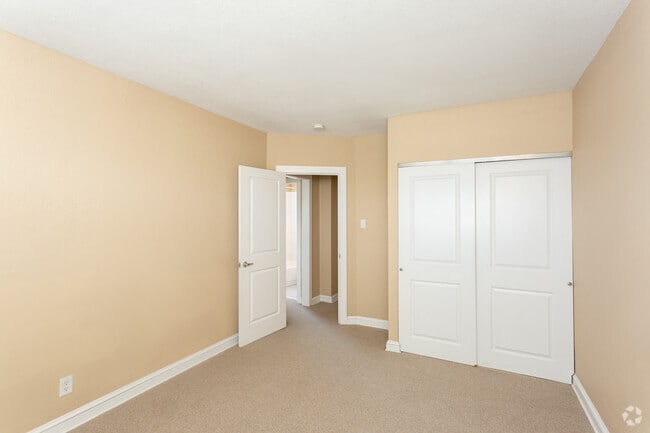 2BR, 1BA - 708 SF - Convent Gardens Apartments
